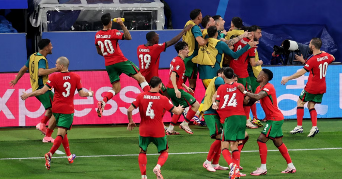 电竞之光荣耀之战：战场争锋与荣耀巅峰解析